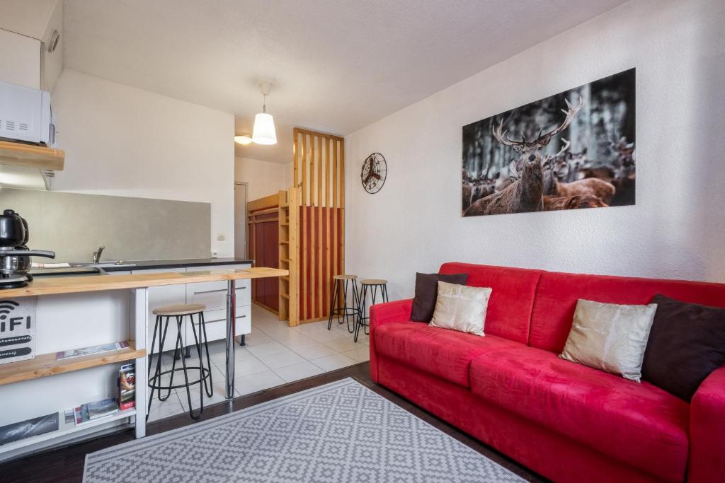 Studio 106 Tanya for 2 people, cable car aiguille du midi, near the city center 198 Place Edmond Desailloud, 74400 Chamonix-Mont-Blanc