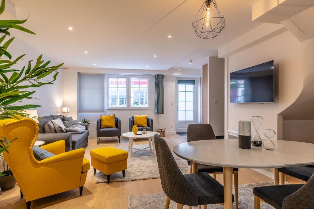 Studio 2 + 2 dans résidence avec piscine 83150 Bandol