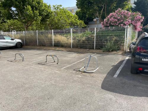 STUDIO 2-3 pers PARKING CLIM VUE PORT ET MER