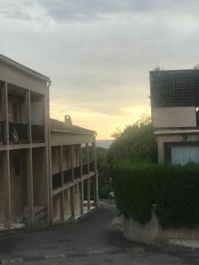 Studio 2 adultes 2 enfants Sanary sur Mer à 800m de la mer