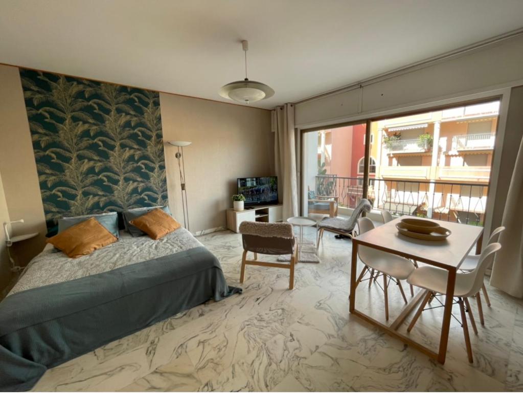 studio 2 pers , 40m2 en bord de mer avec vue mer 17 Porte de France, 06500 Menton