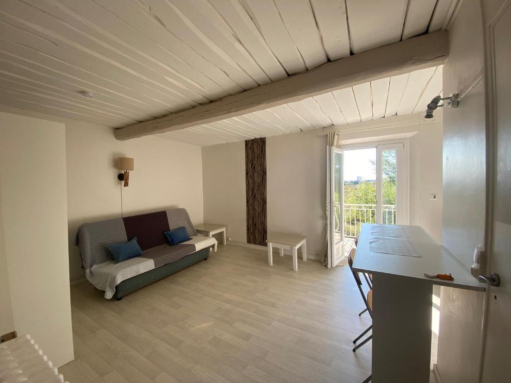 Appartement Studio 2 personnes vue marais salant parking et terrasse proche commodité 1286 Route des Vieux Salins 83400 Hyères