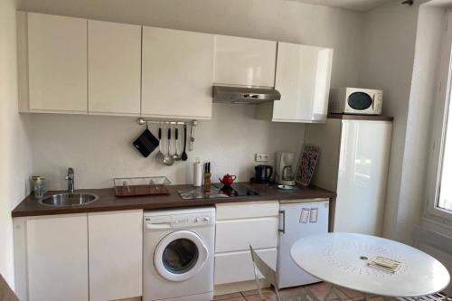 Studio 2 steps from the city center Beachs and the Palais LIVE IN CANNES