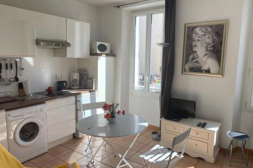 Studio 2 steps from the city center Beachs and the Palais LIVE IN CANNES