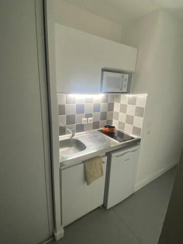 Studio 21m² à paris17 (lit 1 personne)