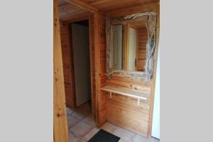 Studio 22 m2, terrasse vue lac, dans propriété face au Lac du Salagou