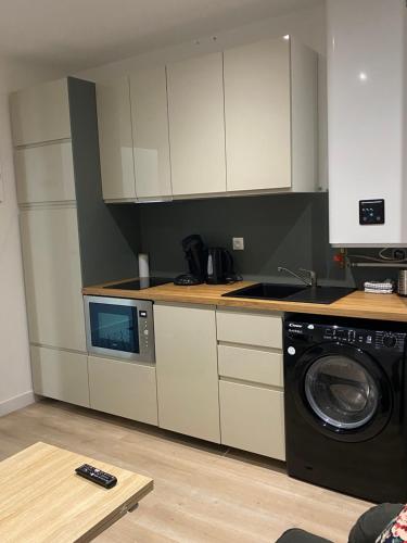 STUDIO 25m2 AVEC PARKING PRIVÉ - LYCÉE ROOSEVELT - ARENA - GARE