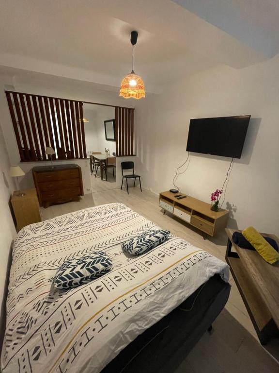 STUDIO 29 m  avec TERRASSE et VUE sur la plage