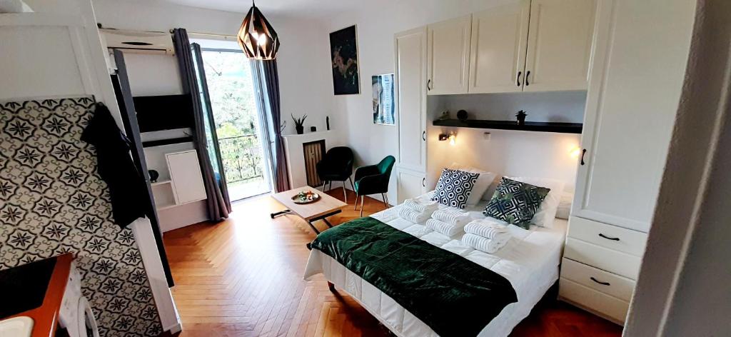 Studio 3 étoiles le 102, Aix les bains centre Thermes Palace le Beau Site 9 Boulevard de la Roche du Roi, 73100 Aix-les-Bains