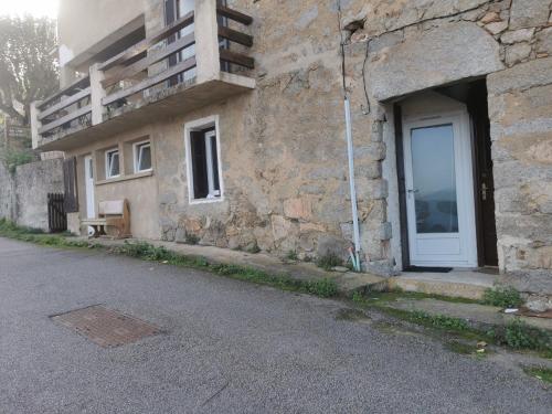 Studio 30m2, 7 mn de la plage, au cœur de Calcatoggio.
