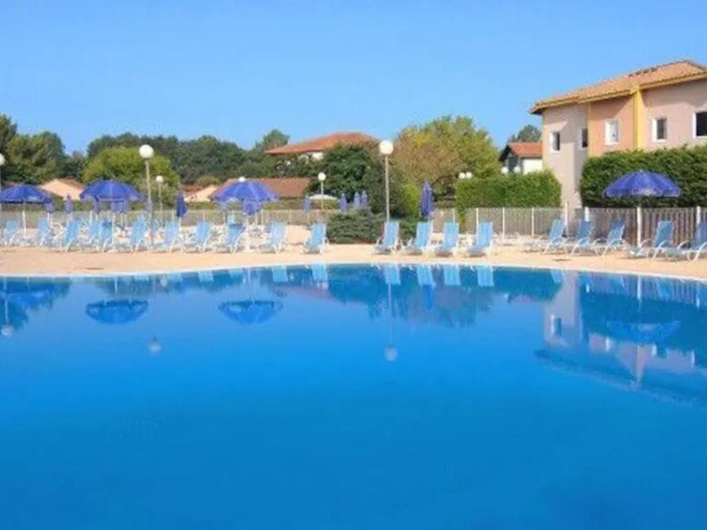 Studio 30m2 with pool, parking and a garden