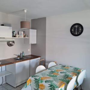 Studio 35m2 dans joli village proche mer