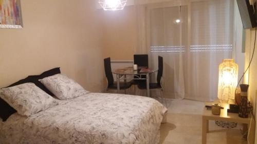 STUDIO 3mn A PIED DE LA PLAGE AVEC TERRASSE