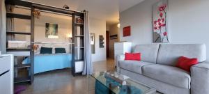 Studio 4 people near the sea - view of the golf course - 10 min from Cannes