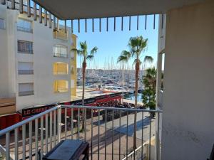 Studio 4 pers, vue port, piscine