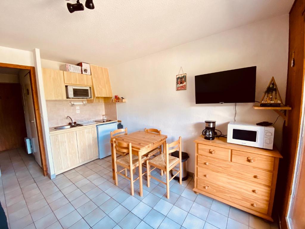 Appartement STUDIO 4 Personnes à 80m des pistes de ski Bâtiment B aux pieds des pistes- 2ème étage n 18 Route de la Moussiere d'En Haut 74430 Saint-Jean-dʼAulps