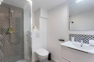 Appartement Studio 4 personnes avec Mezzanine à Montparnasse-Saint Germain 25 Rue de l'Abbé Grégoire 75006 Paris Île-de-France