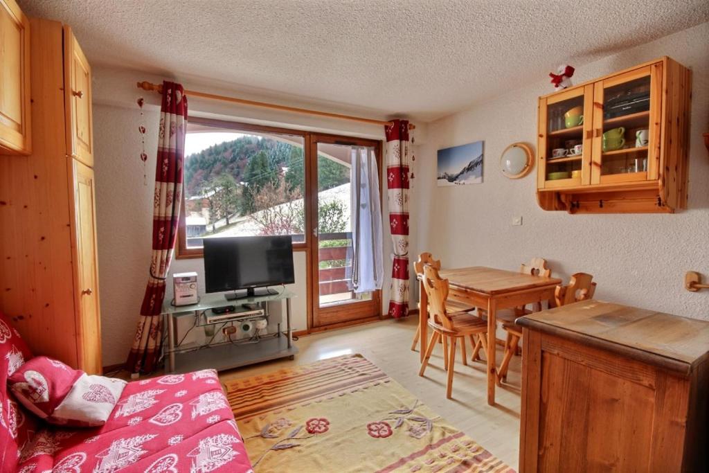 Appartement STUDIO 4 PERSONNES - PROCHE PIED DES PISTES - ST JEAN D'AULPS - PROCHE MORZINE - Cimes 18 Chemin des Cimes 77 74430 Saint-Jean-dʼAulps