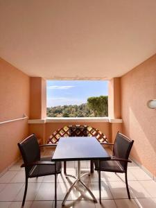 Appartement Studio 4 personnes, vue mer Cap Estérel St Raphaël Allée des Fleurs batiment F1 Appartement 102 Boulevard de la 36ème division du Texas 83700 Saint-Raphaël Provence-Alpes-Côte d\'Azur