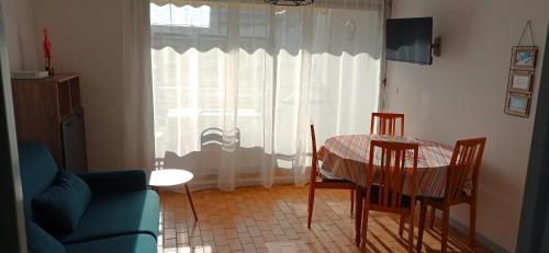 Studio 4p Clim Wifi Loggia Centre-ville Plage 200m
