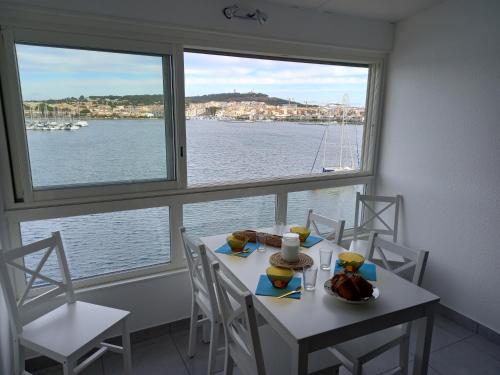Studio 6 pers, vu imprenable sur les bateaux