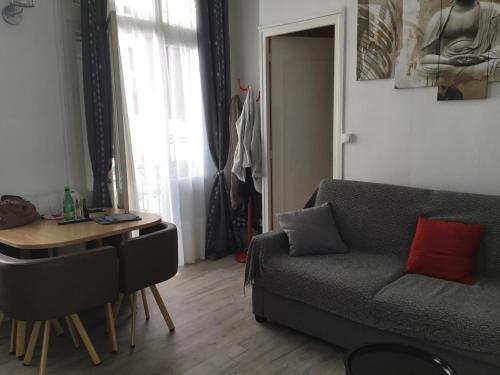 Studio 80 m de la mer et 300 m des commerces et 4 nuits minimum
