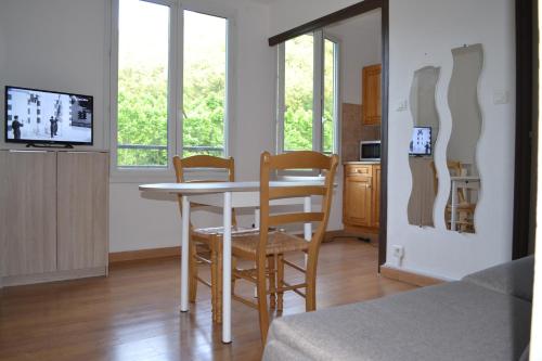 Studio à 100 mètres des thermes vue sur montagne.