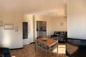 Appartement Studio à 50m de la mer, belle terrasse plein sud 2135 Route de la Corniche 83700 Saint-Raphaël Provence-Alpes-Côte d\'Azur