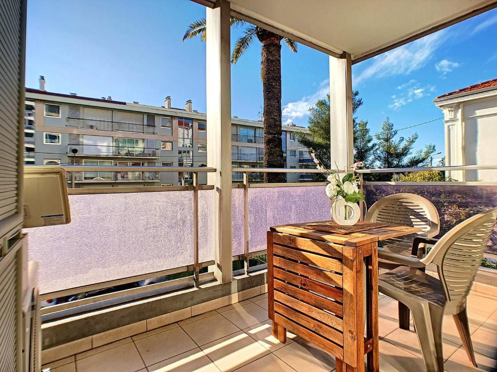 Studio a Cannes a 650 m de la plage avec vue sur la ville terrasse et wifi 28 Avenue de Grasse Alpes-Maritimes, Provence-Alpes-Côte d'Azur, 06400 Cannes