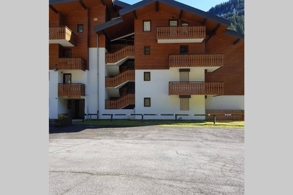 Appartement Studio à Chatel au pied des remontées mécaniques du Linga 1 705, route du pré la joux 74390 Châtel