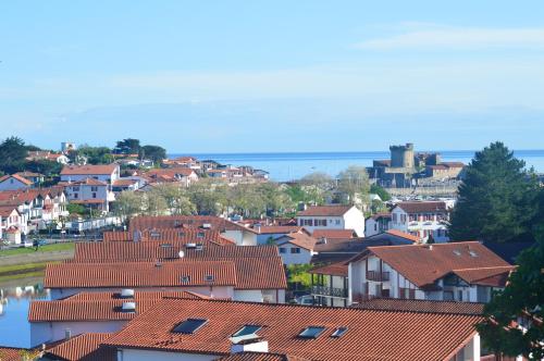 Studio a Ciboure a 300 m de la plage avec vue sur la mer piscine partagee et balcon amenage