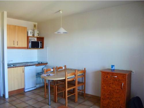 Studio a Ciboure a 300 m de la plage avec vue sur la mer piscine partagee et balcon amenage