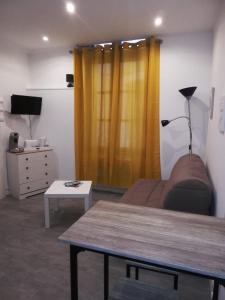 Appartement Studio A CÔTE DU MUSEE TAURIN ET A 2 MN DE LA CATHEDRALE 11 Rue Massol 34500 Béziers Languedoc-Roussillon