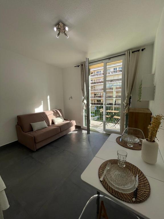 Appartement Studio à deux pas de la mer Bis 145 bis rue de France 06000 Nice