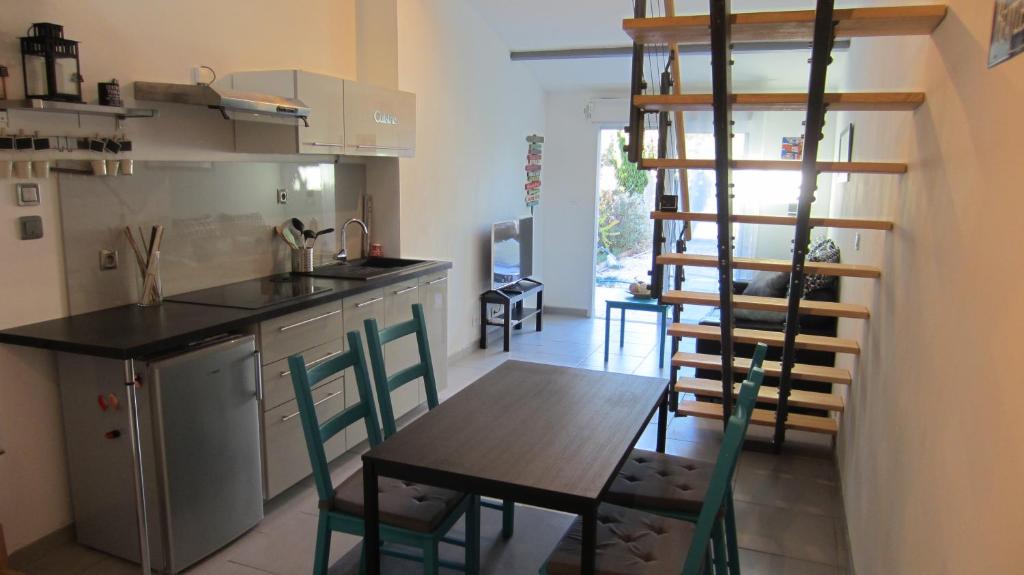 Appartement Studio A Grans 15 TRAVERSE DES ALPILLES 13450 Grans