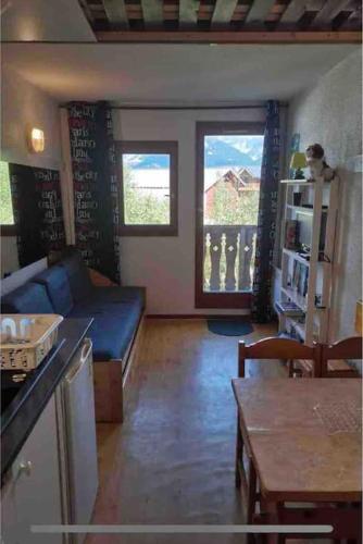 studio à la station VAL FREJUS avec un balcon