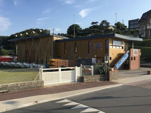 Studio a moins de 50 mètres de la plage, vue dégagée sur la vallée