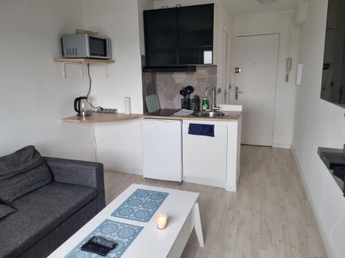 Appartement Studio agréable proche gare Rue Dajot 77000 Melun Île-de-France