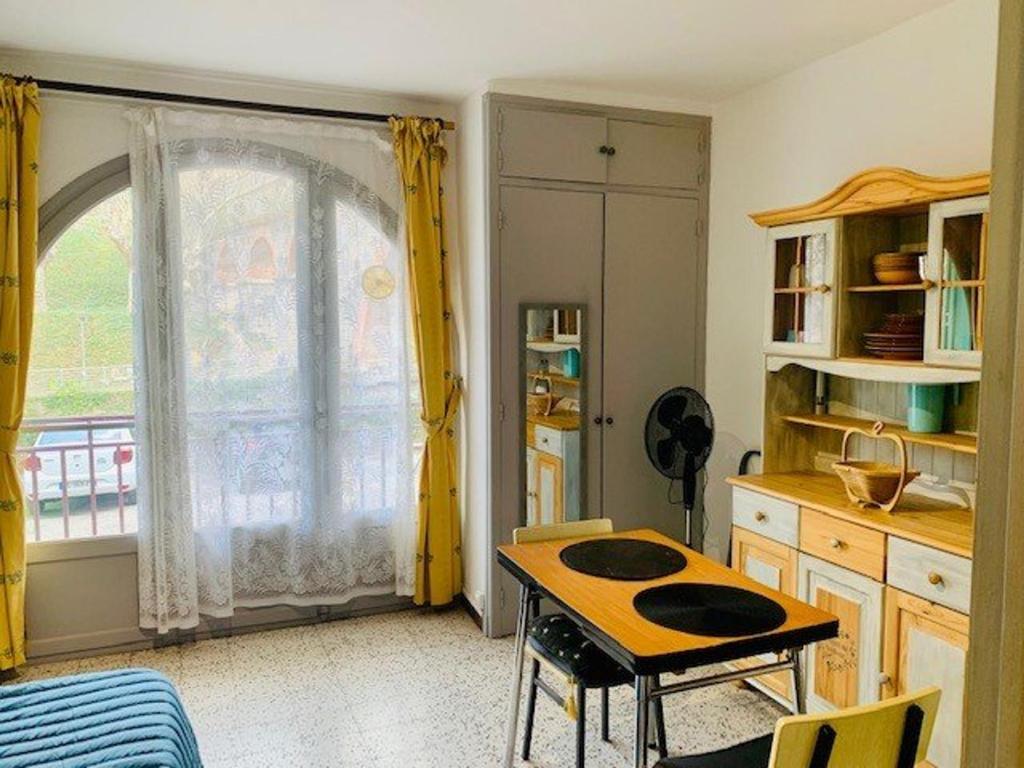 Appartement Studio Amélie-les-Bains-Palalda, 1 pièce, 2 personnes - FR-1-703-19 25 rue Castellane- nivaeu -3- appt n°1 Résidence Le Castellane 66110 Amélie-les-Bains-Palalda