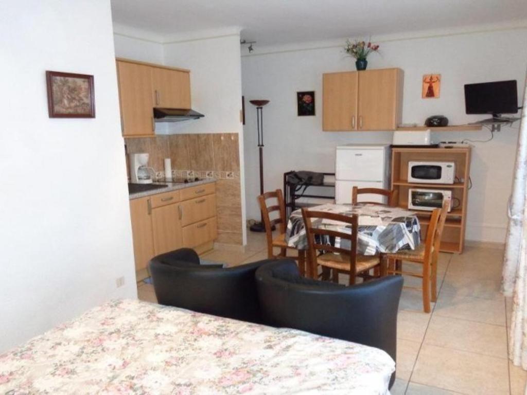 Appartement Studio Amélie-les-Bains-Palalda, 1 pièce, 2 personnes - FR-1-703-62 8 Rue des Thermes Résidence des Thermes- Bat C1 - 1er - Apt N°80 66110 Amélie-les-Bains-Palalda