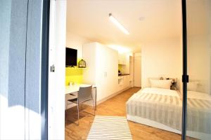 Studio apartment - balcony, Netflix, university hospital proximity