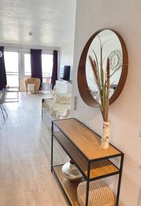 Studio-Apartment mit Panorama-Meerblick und direkter Strandlage in Scharbeutz