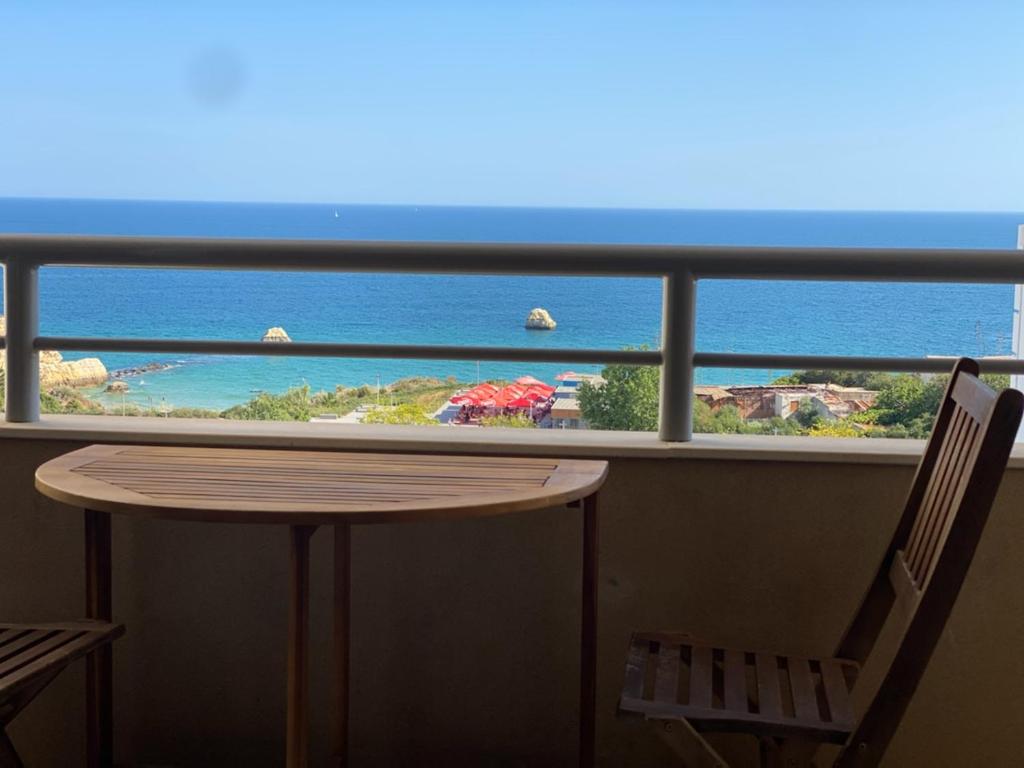 Studio Apartment Ocean View Av. das Comunidades Lusíadas, Apartamentos Jardins da Rocha, 11G, 8500-801 Portimão