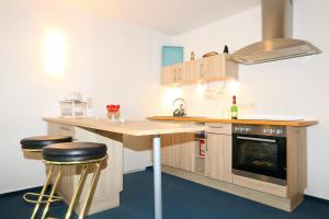 Studio apartment with terrace, own parking space and a small lake 500 m away