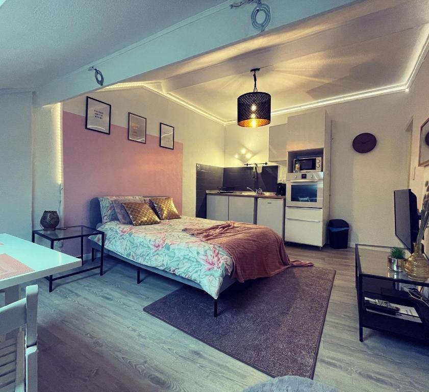 Appartement Studio atypique Le Rocher 77 Rue de l'Horloge 83130 La Garde