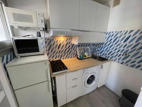 Appartement Studio au cœur du port de La Favière Etage 2 Boulevard du Port 83230 Bormes-les-Mimosas Provence-Alpes-Côte d\'Azur