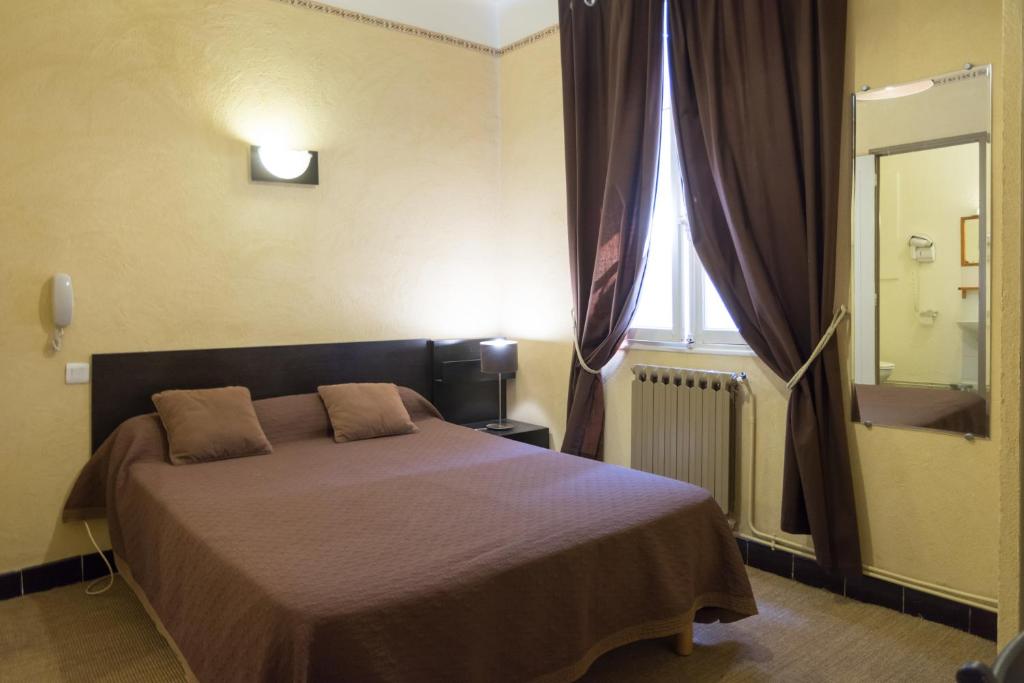 Studio au calme avec jardin à 30min de Paris ou Versailles station Vesinet Le Pecq RER A OUEST 78400 Chatou