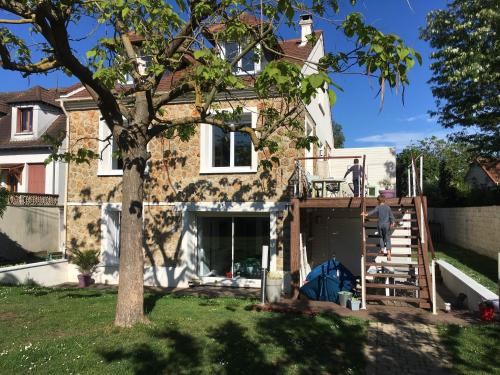 Studio au calme avec jardin à 30min de Paris ou Versailles station Vesinet Le Pecq RER A OUEST