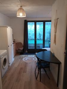 Studio au calme avec petite cour