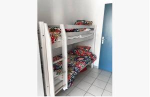 Studio au calme avec piscine, face golf, parking gratuit, tout à pied à 10mn centre ville